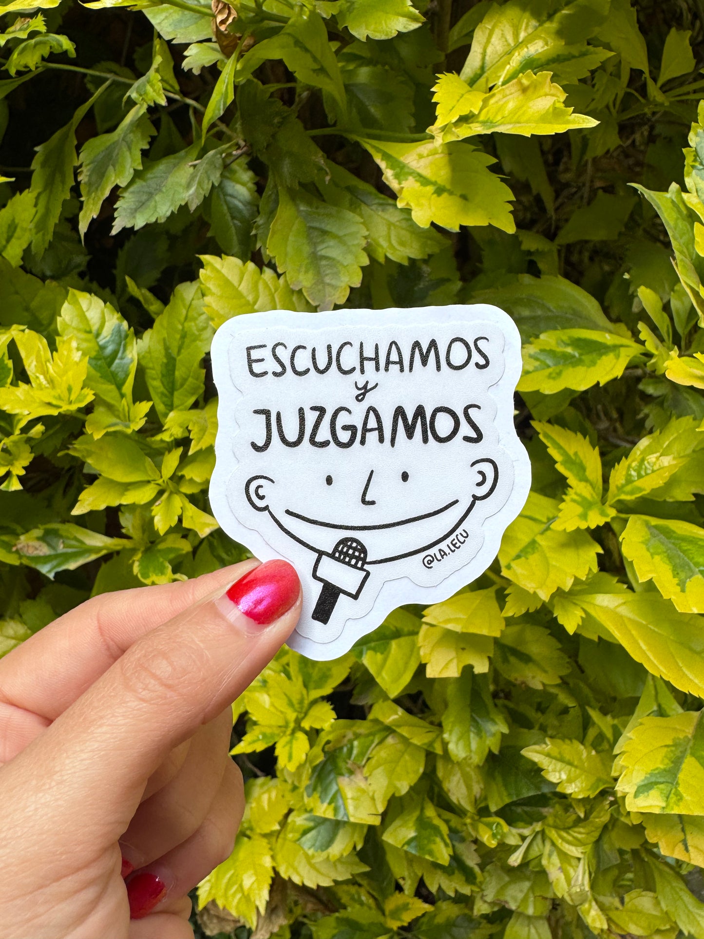 Sticker Escuchamos Y Juzgamos